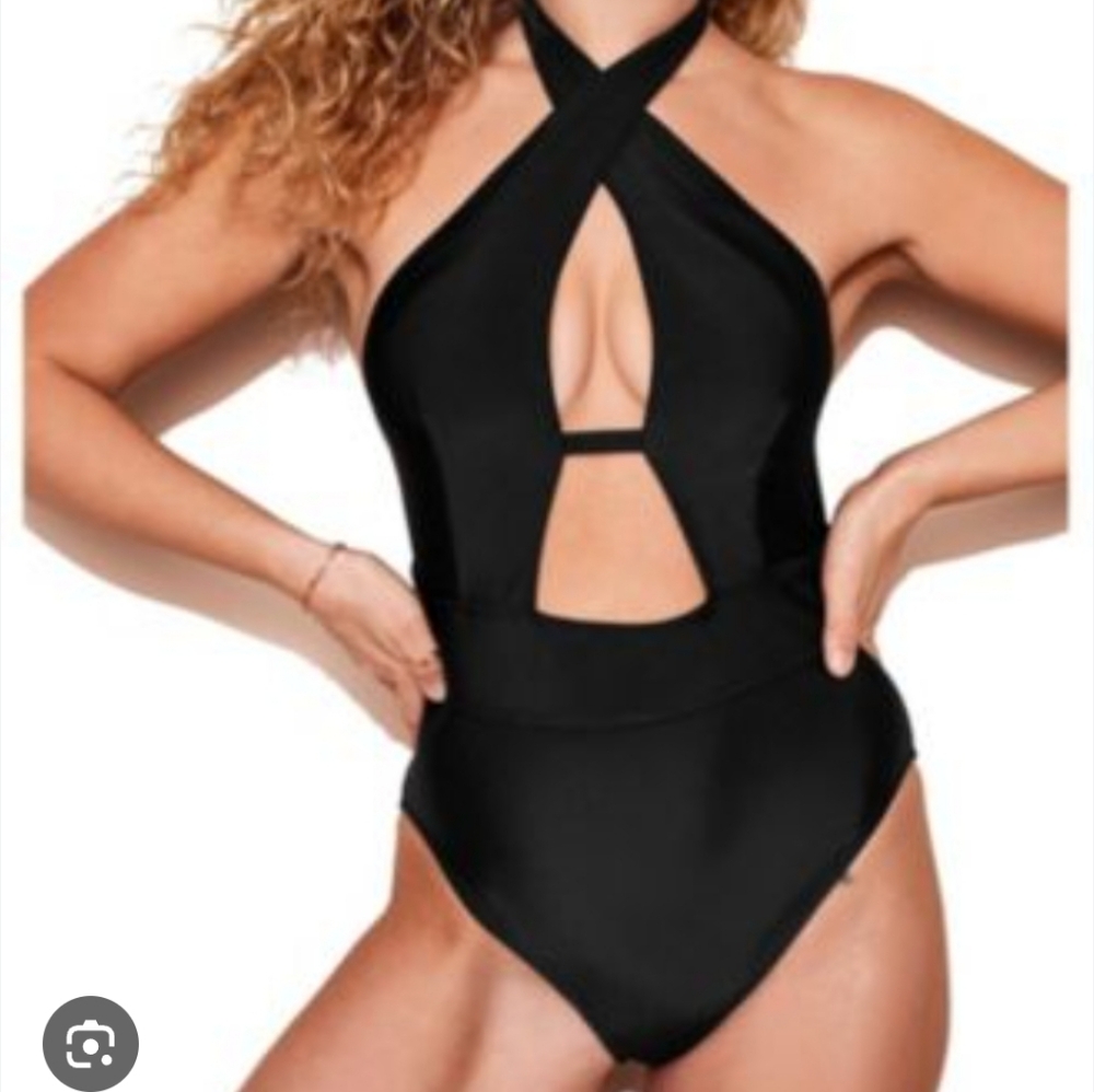 Stylish Black Halter Swimsuit - Picture 1 of 4
